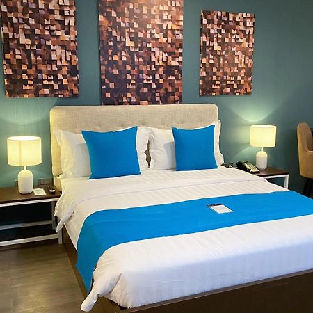 Fynn Boutique Hotel Bacoor Bagian luar foto