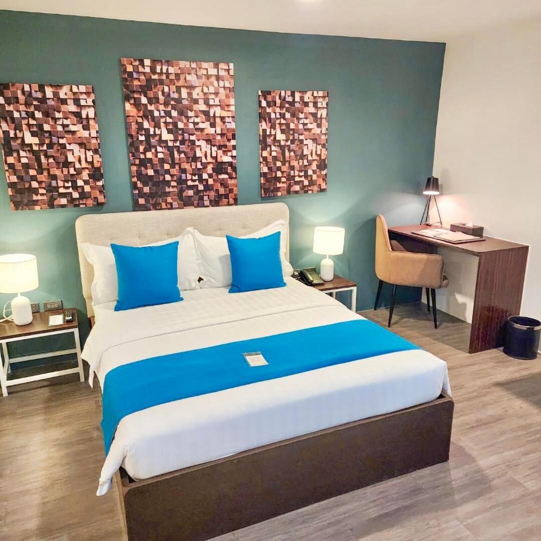 Fynn Boutique Hotel Bacoor Bagian luar foto