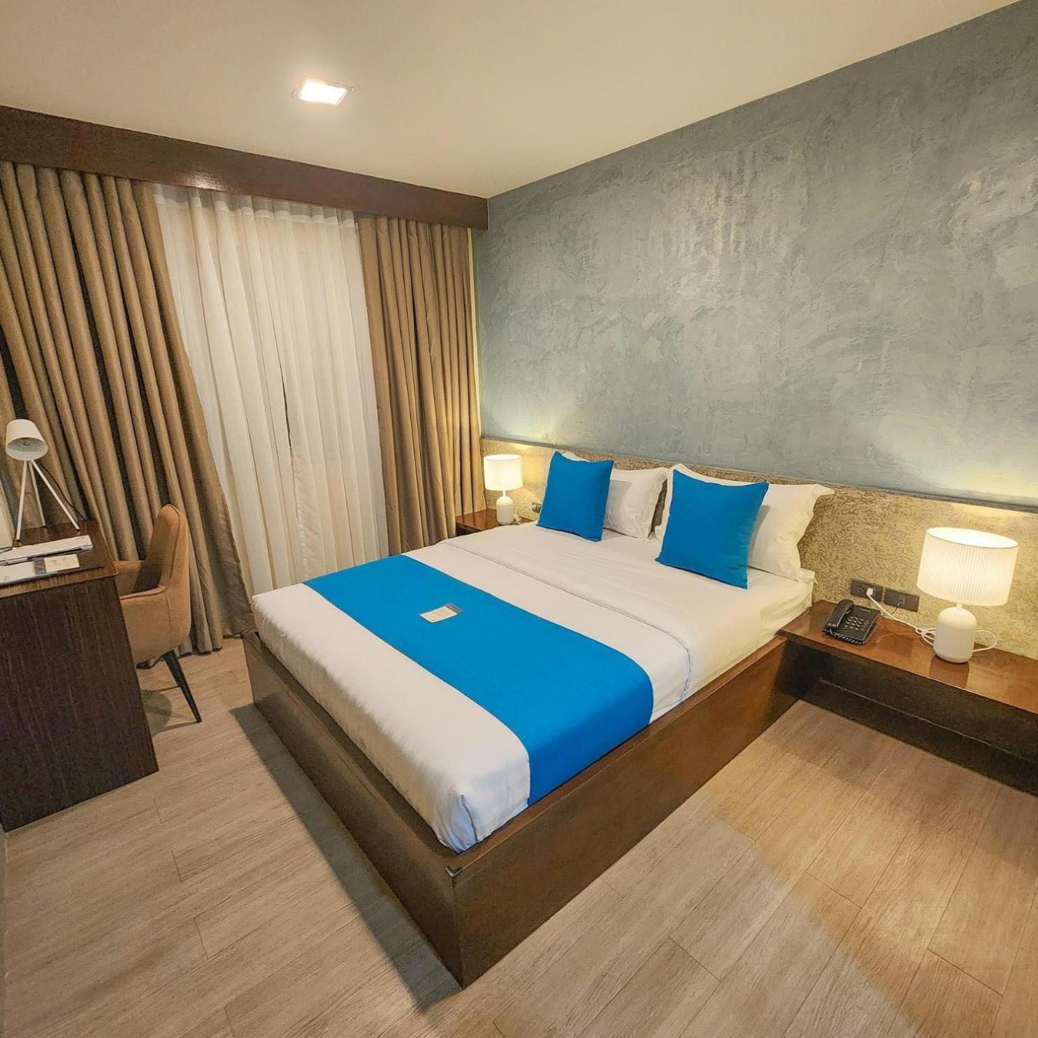 Fynn Boutique Hotel Bacoor Bagian luar foto